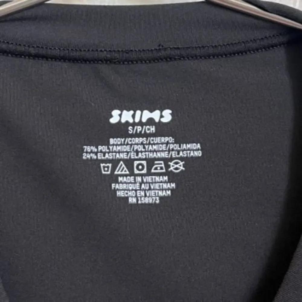 Skims Fits Everybody Long Sleeve Crew Neck Bodysuit in Onyx (Black) Size SMALL - Picture 4 of 4
